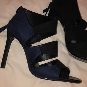SHOES/BOOTS▫️ Zara Navy and black heels